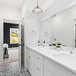 Walk To 12 South And Belmont With Garage Firepit And Patio Holiday home Nashville