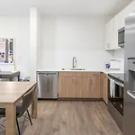Landing Modern With Amazing Amenities Apartment