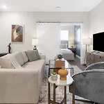 Landing Modern With Amazing Amenities Apartment