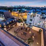 Rooftop Hot Tub City Views Pac-Man Pool Table