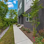 Bourbon & Bubbles - Rooftop Hot Tub & Speakeasy