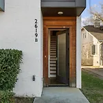 Gorgeous Home Rooftop Deck 3 Bdrs 3 Baths