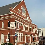 The New Nashview Rooftop-Skyline View - Sleeps 12