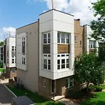 The Harper House - Beautifully Designed, Rooftop