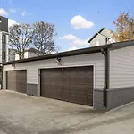 Luxury 4 Bedroom Home, Heart Of The Entertainment