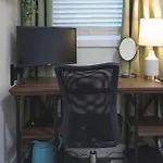 Cottage Near Downtown, King Bed, Private Yard, Free Parking