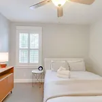 East Paradise 4 Bedroom Large Backyard *