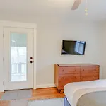 East Paradise 4 Bedroom Large Backyard Holiday home *