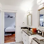 East Paradise 4 Bedroom Large Backyard Holiday home