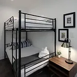 Minutes To Broadway Music Modern Townhome Holiday home *