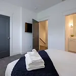 Minutes To Broadway Music Modern Townhome *