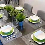 Holiday home Stylish Luxury Private Rooftop Space Hillsboro *