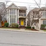 Vibrant Trendy Two Bedroom Home Near Marathon Village