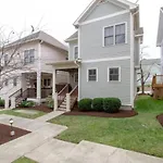 Vibrant Trendy Two Bedroom Home Near Marathon Village