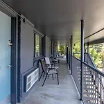 Apartment Urban Hideaway Cozy With Pool Access *