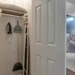 Urban Hideaway Cozy With Pool Access Apartment