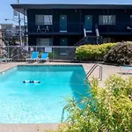 Urban Hideaway Cozy With Pool Access * Nashville