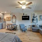 Apartment Urban Hideaway Cozy With Pool Access
