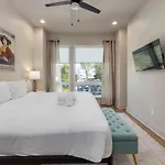 Holiday home Cowgirl Up 4bd 4.5bth Rooftop Views
