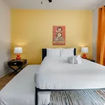 Cowgirl Up 4bd 4.5bth Rooftop Views *