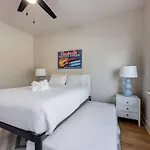Cowgirl Up 4bd 4.5bth Rooftop Views Holiday home