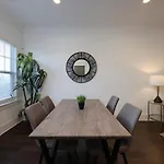 Minutes To Broadway Alluring Gated Townhome *