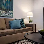 Holiday home Minutes To Broadway Alluring Gated Townhome *