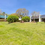 Vibrant Studio Retreat - South Nashville