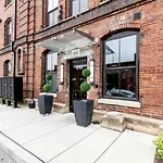 Stylish Apartment With Urban Charm