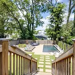 East Nashville Bliss Pool And Putt Putt Paradise