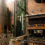 Luxury Hillsboro Village Rooftop Retreat Sleep 12 W Chef S Kitchen Smart Tvs & Garage Walk To Vanderbilt Pancake Pantry & Boutique Shopping Minutes To Broadway 12 South & The Parthenon 24 7 Hospitality