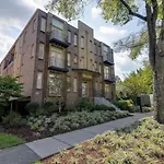 Bring Friends - Nashville Extra Large Rental Condo