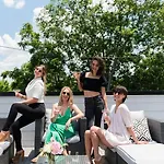 Holiday home 6 Bed With En Baths, Host Up To 20, Rooftops, Parking, Gourmet Kitchens, Cozy Living Spaces, Skyline Views & Fire Table, Near Downtown, Distilleries & Marathon Village, High-speed Wi-fi, 24hr Hospitality Nashville