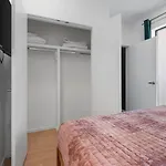 Holiday home Luxury Riverview With Patio Walk To Broadway *