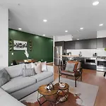 Luxury Riverview With Patio Walk To Broadway Holiday home *