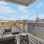 Holiday home Luxury Riverview With Patio Walk To Broadway *