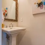 Holiday home Modern 3 King Belmont Retreat With 2 Living Walk To Belmont & Vanderbilt Near Music Row The Gulch & 12th South 2 Miles To Broadway Large Dining Table Smart Tvs Parking 24 Hr Hospitality Nashville