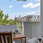 On The River - River Views Walk To Broadway