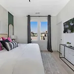 The Sunflower - Mins To Broadway And Rooftop Patio!