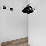 Holiday home The Sunflower - Mins To Broadway And Rooftop Patio!