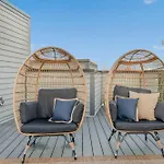 The Trillium - Beautifully Designed With Rooftop