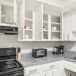 Brentwood U5 I Cozy & Comfy I 2bd I Free Parking Apartment