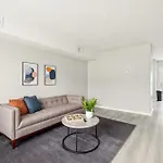 Brentwood U5 I Cozy & Comfy I 2bd I Free Parking