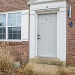 Brentwood U9 I Cozy & Comfy I 2Bd I Free Parking