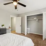 Brentwood U2 I Cozy & Comfy I 2Bd I Free Parking