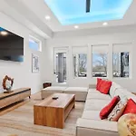 New Modern Multi-level Pooltable & Rooftop *