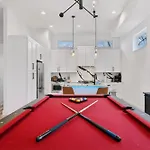 New Modern Multi-level Pooltable & Rooftop *