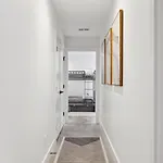 New Modern Multi-level Pooltable & Rooftop Holiday home *