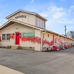 Barbie Dream - Near Restaurants, Coffee And Bar