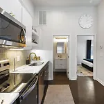 Apartment Vibrant Neon Near Restaurants, Coffee And Bars Nashville